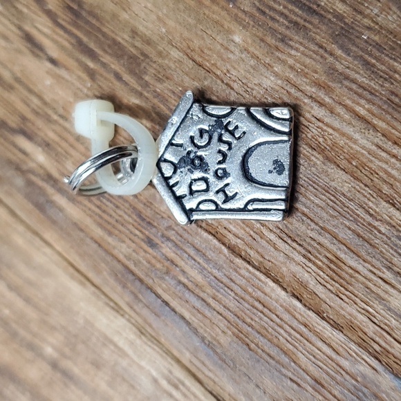 P204 dog house charm - Picture 1 of 2